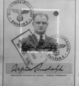 Arthur Rudolph, einer von mehreren Ingenieuren und Technikern, die nach dem Zweiten Weltkrieg trotz ihrer Nazi-Vergangenheit in die USA gebracht wurden.