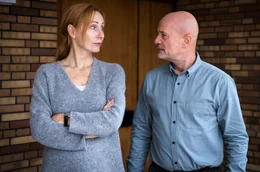 Nach 24 Ehejahren ist bei den Bremermanns die Luft raus: Einvernehmlich beschlie&szlig;en Innendesignerin Anja (Andrea Sawatzki) und Bauingenieur Christoph (Christian Berkel), sich in Frieden scheiden zu lassen.