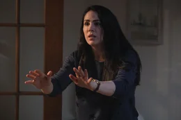 Karen (Michelle Borth)