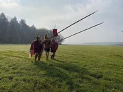 Arch&auml;ologische Funde dienen als Vorbild f&uuml;r die Kost&uuml;me und Waffen der Living-History-Gruppe "Hetairoi".