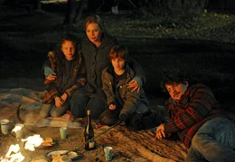 Zusammen mit Teresa (Anna Loos) und ihren beiden Kindern Max (Felix Steitz) und Lisa (Mercedes Jadea Diaz) empfindet Robert (Fritz Karl) echte Familiengef&uuml;hle.