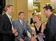 v.l.: Dr. Martin Stein (Bernhard Bettermann); Dr. Roland Heilmann (Thomas R&uuml;hmann); Dr. Kathrin Globisch (Andrea Kathrin Loewig); Dr. Philipp Brentano (Thomas Koch)