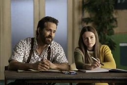 Cal (Ryan Reynolds, l.); Bea (Cailey Fleming, r.)