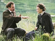 Nach Jahren der Distanz - Vers&ouml;hnung am Flu&szlig;. Als Fritz (Felix Eitner) den kleinen B&auml;ren hervorholt und ihr wieder zur&uuml;ckgibt, weiss Margarete (Heike Makatsch), dass er ihr wirklich verziehen hat.