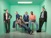 v.li.: Juliet O'Hara (Maggie Lawson), Henry Spencer (Corbin Bernsen), Shawn Spencer (James Roday), Karen Vick (Kirsten Nelson), Burton 'Gus' Guster (Dule Hill), Carlton Lassiter (Tim Omundson).