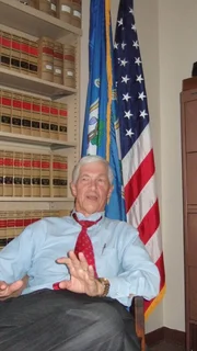 Der fr&uuml;here Generalstaatsanwalt Conneticuts Jonathan Benedict tr&auml;gt mit seiner Aussage zu einer Verurteilung Skakels bei.