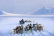 Das Leben der Inuit ist gepr&auml;gt von jahrtausendealten Traditionen. Filmemacherin Josefin Kuschela hat mehrere Monate mit ihnen verbracht.