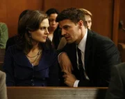 Dr. Brennan (Emily Deschanel, l.); Booth (David Boreanaz, r.) Dr. Brennan (Emily Deschanel, l.); Booth (David Boreanaz, r.)