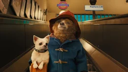 Ein peruanischer B&auml;r landet auf der Suche nach einem Zuhause auf dem Bahnhof Paddington in London.  +++ Die Verwendung des sendungsbezogenen Materials ist nur mit dem Hinweis und Verlinkung auf RTL+ gestattet. +++