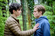 Leo (Aurel Klug, r.) kommt gegen seine Gef&uuml;hle f&uuml;r Elias (Orlando Lenzen, l.) nicht mehr an.