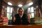 Der Richter (Detlef Buck) spricht ein Machtwort.