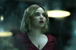 Lucy Hale als Melanie Cole