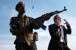 Yuri (Nicolas Cage, r.) hat durch den Waffenhandel alles verloren, was ihm wirklich lieb war - doch er macht weiter...  +++ Die Verwendung des sendungsbezogenen Materials ist nur mit dem Hinweis und Verlinkung auf RTL+ gestattet. +++