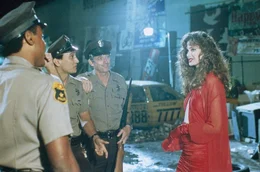Die verf&uuml;hrerische Teufelin (Carol Alt, r.) wird von Luzifer pers&ouml;nlich auf die Erde geschickt, um den Taxifahrer Bull Webster vom rechten Weg abzubringen ...
