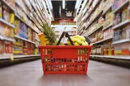 Einkaufskorb im Supermarkt