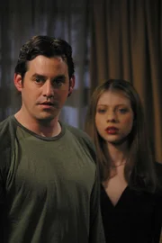 Xander (Nicholas Brendon, l.); Dawn (Michelle Trachtenberg, r.) Xander (Nicholas Brendon, l.); Dawn (Michelle Trachtenberg, r.)