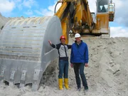 Willi Weitzel mit dem Geologen Alexander Braatz in einer Kaolinabbaust&auml;tte. Kaolin ist ein wichtiger Rohstoff zur Keramikherstellung.