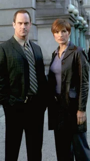 4. Staffel: Detective Elliot Stabler (Christopher Meloni) und Detective Olivia Benson (Mariska Hargitay) 4. Staffel: Detective Elliot Stabler (Christopher Meloni) und Detective Olivia Benson (Mariska Hargitay)
