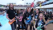 Heavy Metal Fans auf Kreuzfahrt