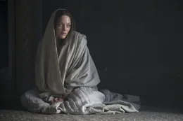 Lady Macbeth (Marion Cotillard) wird von ihrer Schuld als Mordhelferin zunehmend in den Wahnsinn getrieben.