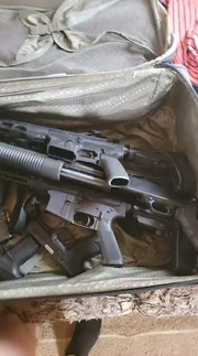 Bei einer HSI-Operation in Las Cruces, N.M., wurden in einem Koffer in einem Versteck mehrere Schusswaffen entdeckt.