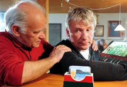 Willy (Peter Franke) w&uuml;rde sich w&uuml;nschen, dass sein Sohn Alex (J&ouml;rg Sch&uuml;ttauf) endlich wieder eine Frau findet.