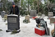 Nachdem die Freunde Silvester gefeiert haben, macht Marshall (Jason Segel) sich auf den Weg zum Grab seines Vaters, um die Tradition des Picknicks fortzuf&uuml;hren ...