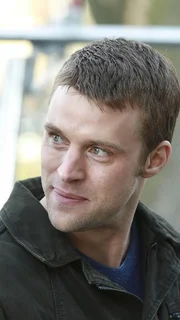 Bandelt sich da etwas an bei Matthew Casey (Jesse Spencer) und seiner Ex-Frau. Bandelt sich da etwas an bei Matthew Casey (Jesse Spencer) und seiner Ex-Frau.