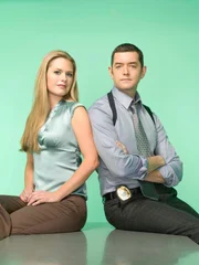 Maggie Lawson als Juliet O'Hara und Tim Omundson als Carlton Lassiter