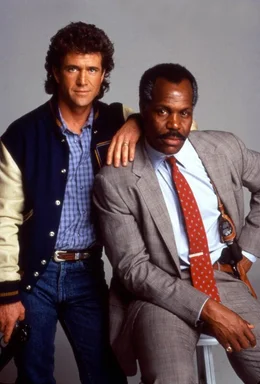 Nach einer missgl&uuml;ckten Verfolgungsjagd auf eine Bande Drogengangster werden die Polizisten Riggs (Mel Gibson, l.) und Murtaugh (Danny Clover) mit dem Auftrag betraut, einen Kronzeugen bis zu dessen Gerichtsaussage zu sch&uuml;tzen.