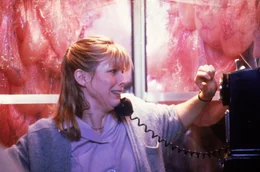 Der Blob w&auml;chst immer weiter und Fran (Candy Clark) befindet sich in einer &auml;u&szlig;erst brenzligen Lage ...