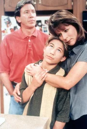 Als bei einer Routineuntersuchung an Randys (Jonathan Taylor Thomas, Mi.) Hals eine möglicherweise gefährliche Schwellung entdeckt wird, beginnt für Jill (Patricia Richardson) und Tim (Tim Allen) der längste Tag des Lebens... Als bei einer Routineuntersuchung an Randys (Jonathan Taylor Thomas, Mi.) Hals eine möglicherweise gefährliche Schwellung entdeckt wird, beginnt für Jill (Patricia Richardson) und Tim (Tim Allen) der längste Tag des Lebens...