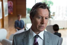 Nicholas Wyatt (Gary Oldman), der Chef des gro&szlig;en Hightech-Unternehmens Wyatt Telecom, ist ein skrupelloser Gesch&auml;ftsmann.