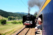Parallelfahrt auf der Schwarzwaldbahn mit gegenseitigem &Uuml;berholen.