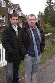 DS Ben Jones (Jason Hughes, l.) und DCI Tom Barnaby (John Nettles, r.).