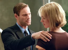 Firmenchef James Rethrick (Aaron Eckhart) hat ein Auge auf Rachel (Uma Thurman) geworfen.