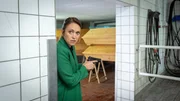 Das Fadenkreuz der Ermittlungen spitzt sich zu: Karoline Joost (Nike Fuhrmann) ist dem T&auml;ter direkt auf der Spur. Doch wo ist ihr Kollege Lars P&ouml;hlmann? Sie kann ihn nicht finden. Ist ihm etwas zugesto&szlig;en? Sie muss sich allein den Weg durch das Krematorium bahnen.