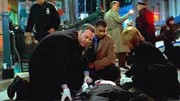 Goren (Vincent D'Onofrio) und Eames (Kathryn Erbe) untersuchen den Fall dreier Latinos, die mit derselben Waffe erschossen wurden.