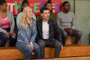 Gemma Johnson (Beth Behrs, l.); Dave Johnson (Max Greenfield, r.)