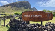 Die Moai wurden aus dem Gestein des Vulkans Rano Raraku gefertigt.