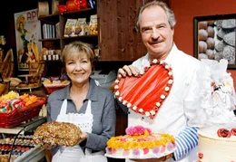 Gila von Weitershausen (Katharina Achternhagen), Friedrich von Thun (Alberto Puccini).