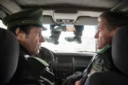Als Hubert (Christian Tramitz, rechts) und Staller (Helmfried von Lüttichau) ihren Streifenwagen in der Waschstraße auf Hochglanz bringen wollen, kommt es zu einem unerwarteten Zusammenstoß mit einer Leiche. Als Hubert (Christian Tramitz, rechts) und Staller (Helmfried von Lüttichau) ihren Streifenwagen in der Waschstraße auf Hochglanz bringen wollen, kommt es zu einem unerwarteten Zusammenstoß mit einer Leiche.