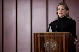 Staatsanw&auml;ltin Diane Francken (Sharon Stone) erhebt schwere Vorw&uuml;rfe gegen die Winch-Stiftung.