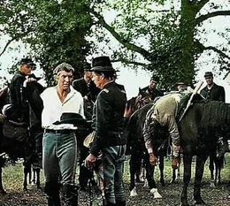Colonel Rossiter (Richard Widmark, li.) will den Yankees eine gewaltige Herde von 2000 Rindern abjagen, um den hungernden Sueden mit Fleisch zu versorgen.