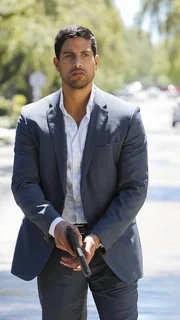 Delko (Adam Rodriguez) ist Memmo Fierro auf der Spur. Wie Horatio liegt ihm pers&ouml;nlich eine Menge an der Ergreifung des entflohenen H&auml;ftlings - handelt es sich doch bei diesem um den M&ouml;rder seiner Schwester Marisol!