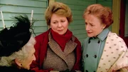 Grosstante Eliza (Kay Tremblay), Janet (Lally Cadeau), Abigail (Rosemary Dunsmore) (v.l.)