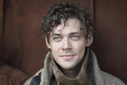 Tom Payne (Rob Cole).