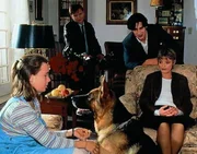 Rex hat es mal wieder geschafft: Mit seiner Unterstützung konnten Kommissar Moser (Tobias Moretti, 2.v.r.) und Böck (Heinz Weixelbraun, 2.v.l.) Ines (Josefin Platt, r.) und ihre Tochter Kathrin (Antonia Dalchau, l.) aus den Händen der russischen Killer befreien. Doch wo wird Dr. Dorner gefangengehalten? Rex hat es mal wieder geschafft: Mit seiner Unterstützung konnten Kommissar Moser (Tobias Moretti, 2.v.r.) und Böck (Heinz Weixelbraun, 2.v.l.) Ines (Josefin Platt, r.) und ihre Tochter Kathrin (Antonia Dalchau, l.) aus den Händen der russischen Killer befreien. Doch wo wird Dr. Dorner gefangengehalten?