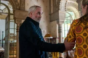 Villanelle (Jodie Comer) bekommt unerwarteten Besuch von Konstantin (Kim Bodnia). Was Konstantin ihr zu sagen hat, bringt Villanelle komplett aus der Fassung.