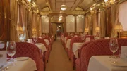 Essensabteil im Analus Luxuszug.